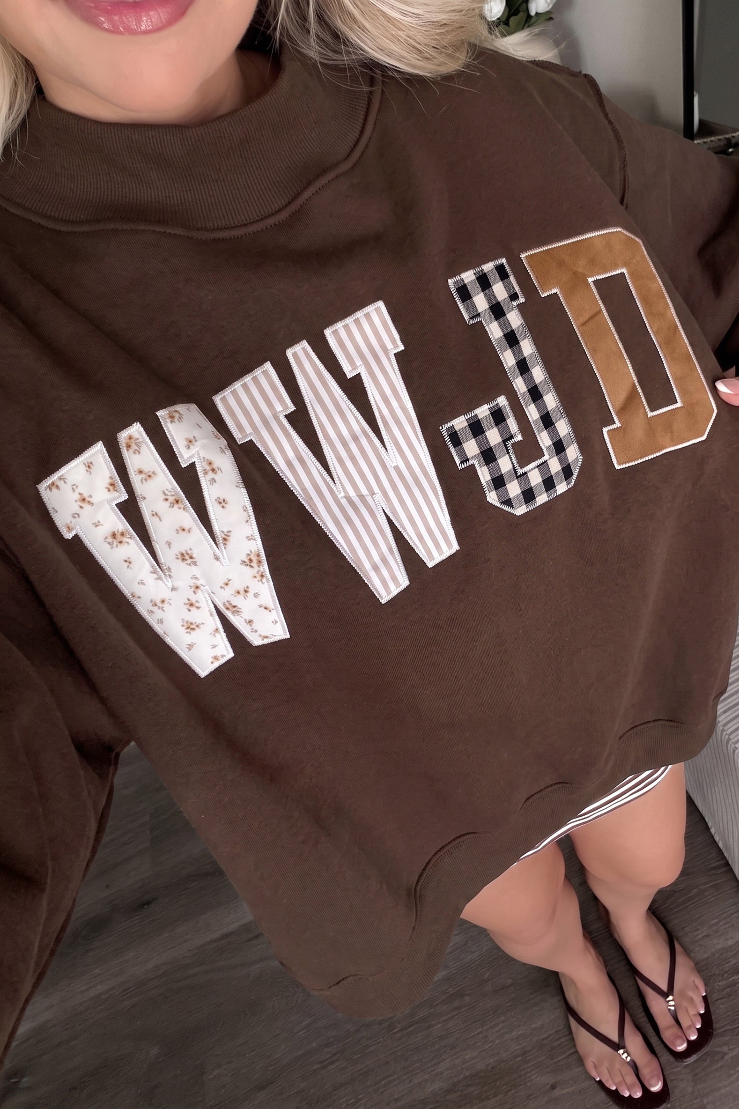 Gray WWJD Mixed Pattern Embroidered Patch Graphic Mock Neck Sweatshirt